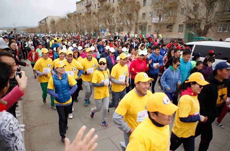 1700 people participate in Darkhan marathon - including the city governor!